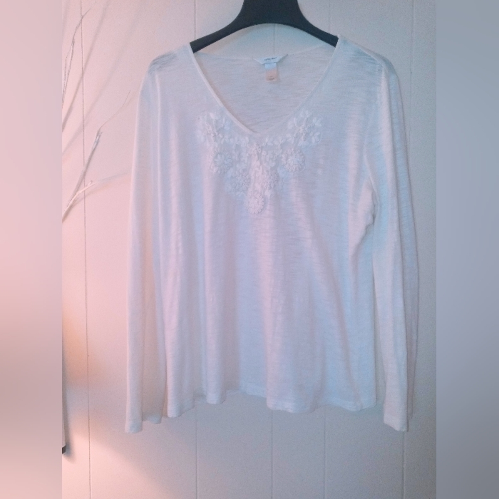 CJ Banks pullover 2X whit top.